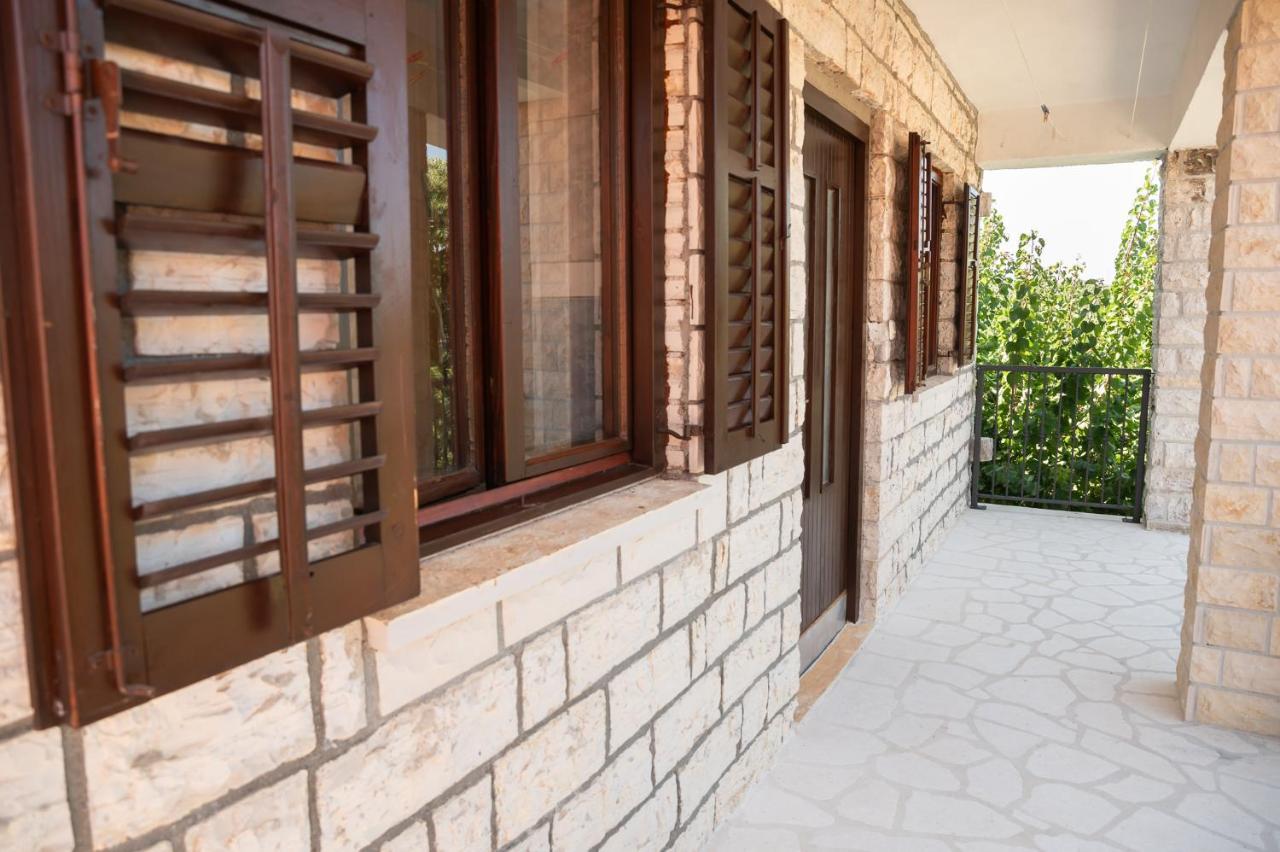 Kuca Za Odmor Kameni Dvori Holiday home *