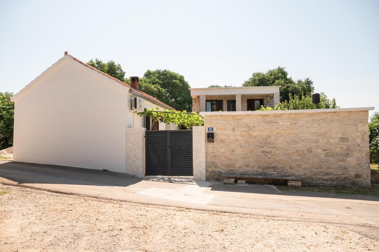 Holiday home Kuca Za Odmor Kameni Dvori *