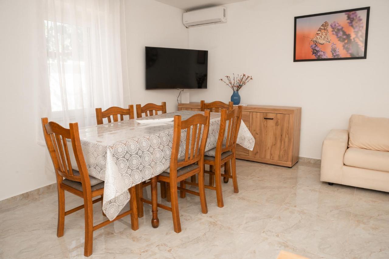 Holiday home Kuca Za Odmor Kameni Dvori *